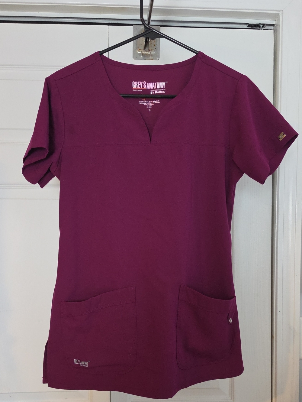Grey's Anatomy Women's Notch V-Neck Scrub Top - Burgundy/Wine